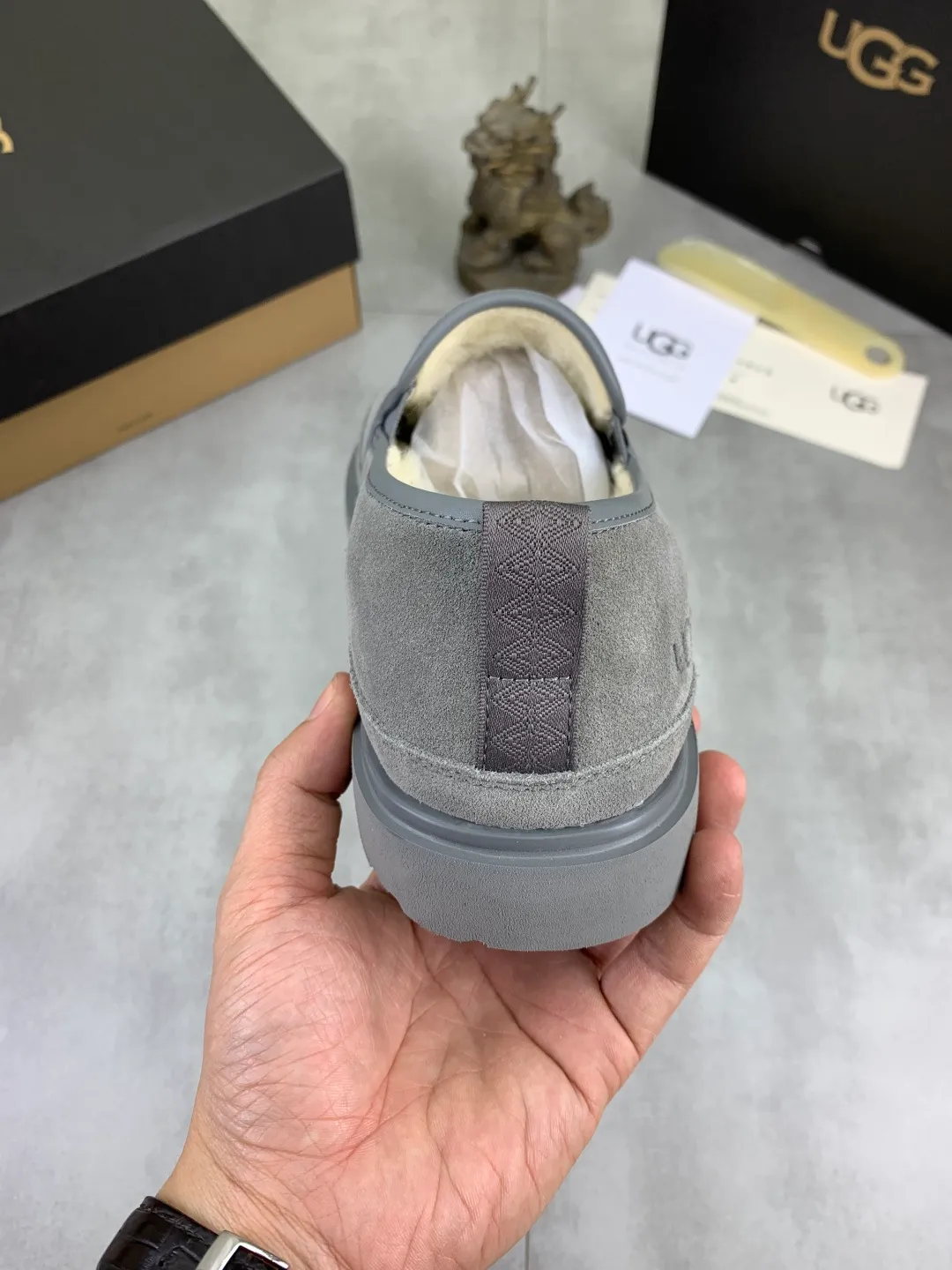 Men's men's shoes 💰P580 [New style] hot style 💰 versatile casual slip-on fur shoes 🆘 "Real Wool" [UGG] 👉 hot style men's shoes official website synchronization 🔰 quality [proud] is not comparable to the imitations in the general market 🌀 The upper is imported Italian frosted calfskin, and the lining: foot pad 🅰️ grade 🐑 real wool 👻 Only Grade A can show the effect The hand feels smooth and delicate 🔱The shoe shape is grand, only the factory can achieve it 🎄The perfect toughness of the original outsole 👻⬛️ can allow customers to bid farewell to one-time consumption. Real wool lining, super warm. Available in black or brown. Size: 39-44